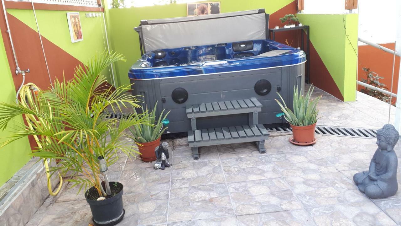 Вілла La Casa Binecha Avec Jacuzzi Baillif Екстер'єр фото